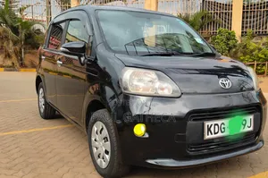 Toyota Porte 2015 Nyeusi