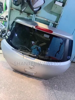 Boot ya Nissan Tiida