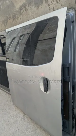 Mlango Telezeshi wa Nissan NV350 Caravan