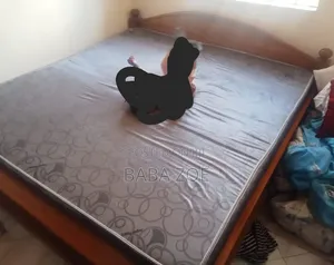 Kitanda cha King Size na Godoro la Mbao