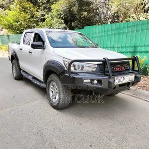 Toyota Hilux Revo Double Cab 2.4 Diesel 2017 Nyeupe
