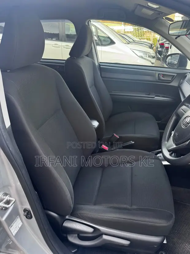Toyota Corolla Fielder 1.5 Hybrid 2020 Silver - 1