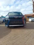 Toyota Voxy 2019 Bluu - 3