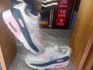 Amazing Sneakers - Brand New