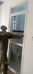 Milango ya Aluminium ya Kioo Kimoja kwa Bafu na Vyoo - 1