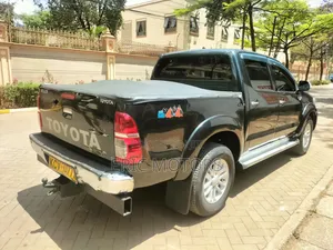 Toyota Hilux Double Cab 2013