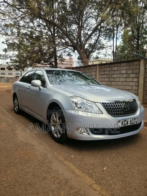 Toyota Crown Majesta 4.6 RWD 2012 Nyeupe - 1