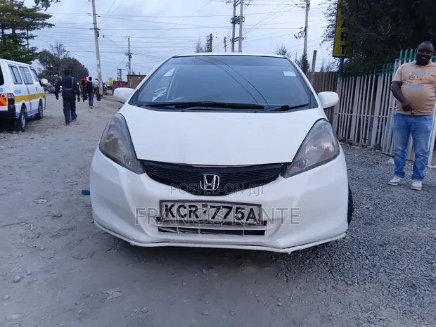Honda Fit 2011 White - 1