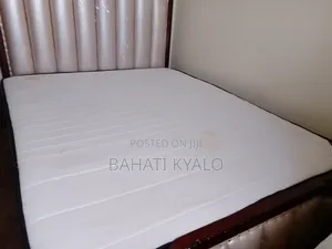 Kitanda cha King Size na Spring Mattress