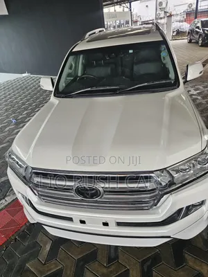 Toyota Land Cruiser V8 2019 Nyeupe
