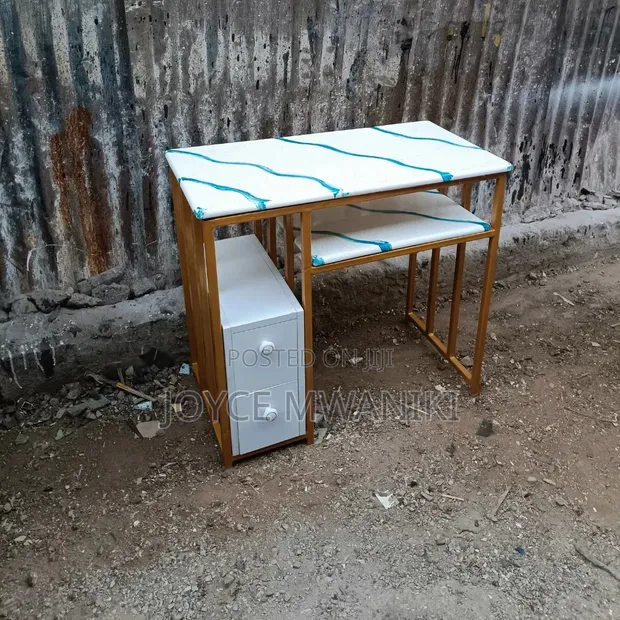 Meza ya Manicure ya Marumaru yenye Maua ya Bluu - 1
