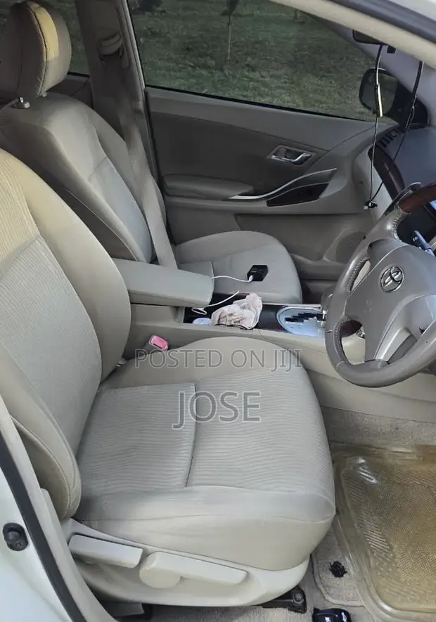 Toyota Premio 2012 Nyeupe - 1