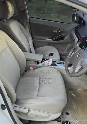 Toyota Premio 2012 Nyeupe