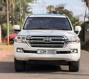 Toyota Land Cruiser 4.6 V8 ZX 2016 Nyeupe