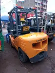 Huduma ya Forklift kwa Upakiaji na Usafirishaji Mzito - 4