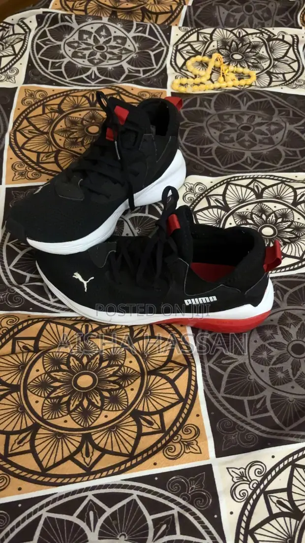 Puma Classic Sneakers - Size 39 - 1