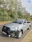 Toyota Hilux 2019 Silver - 2