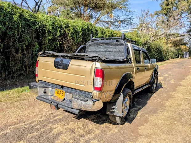 Nissan Hardbody 2007 Gold - 1