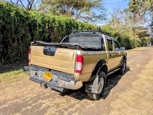 Nissan Hardbody 2007 Gold