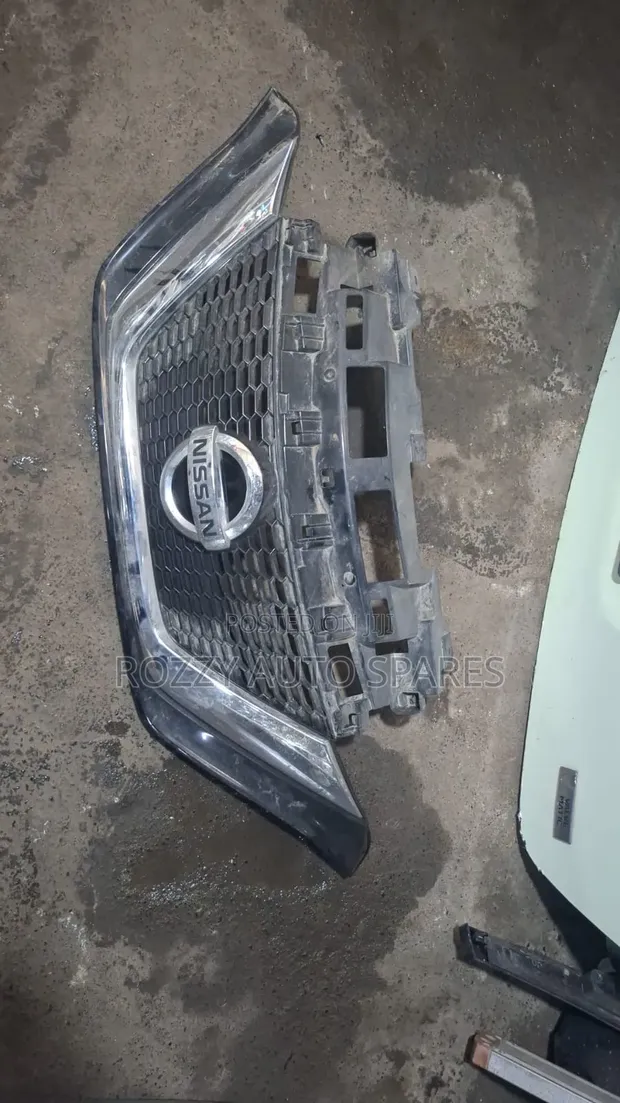 Nissan Note 2017 Grille - 1