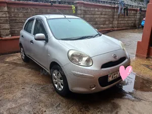 Nissan March 2013 Nyeupe