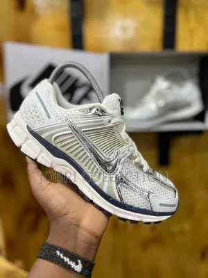 Nike Vomero 5 Sneakers - Mpya Kabisa