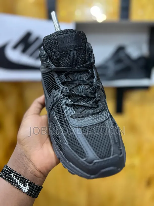 Nike Vomero 5 Designer Sneakers - 1