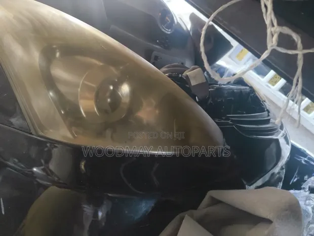 Toyota Wish 2005 Nosecut Xenon - 1