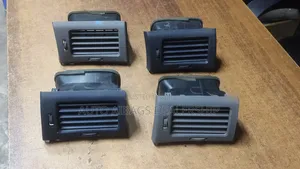 Toyota Corolla Fielder 2005 Air Vent Set (Iliyo tumika)