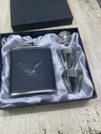 Hip Whisky Bottle Flask na Vikombe 2 vya Tot (200ml) - 1