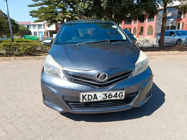 Toyota Vitz 1.3 FWD 3dr Hatchback 2013 Grey - 1