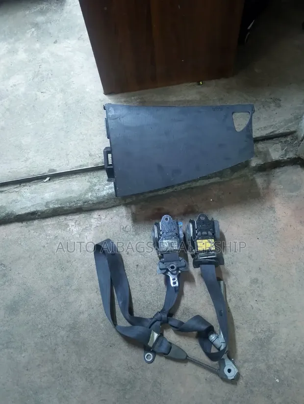 Mitsubishi Outlander Dashboard & Seatbelts (2010) - 1