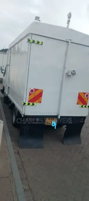 Mitsubishi Canter 2001 Lori la Boksi