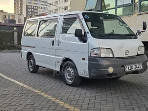 Mazda B-Series 2015 Nyeupe