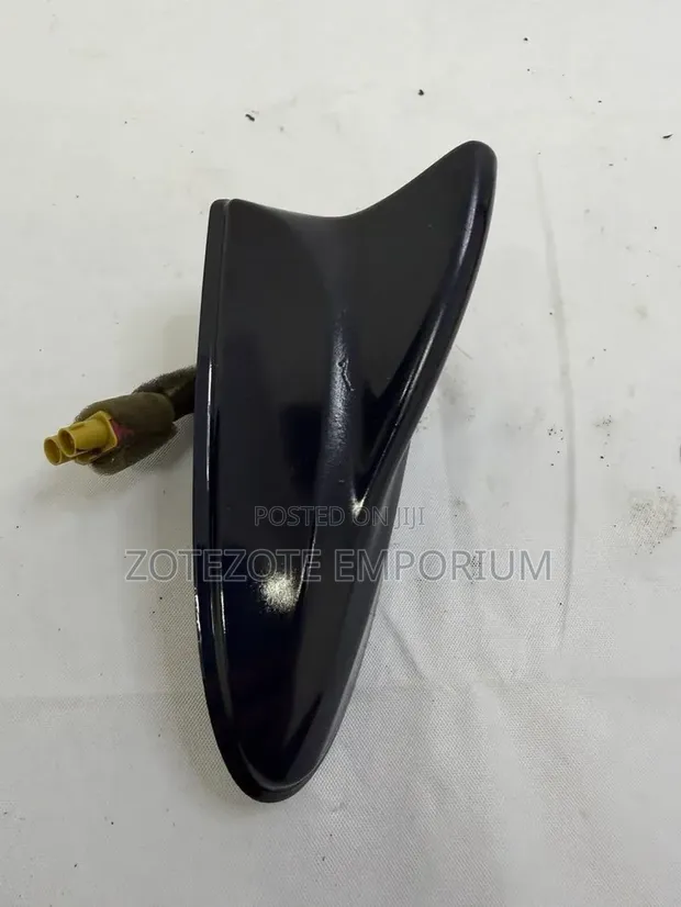 Dolphin Shark Fin Car Antenna/Aerial - 1
