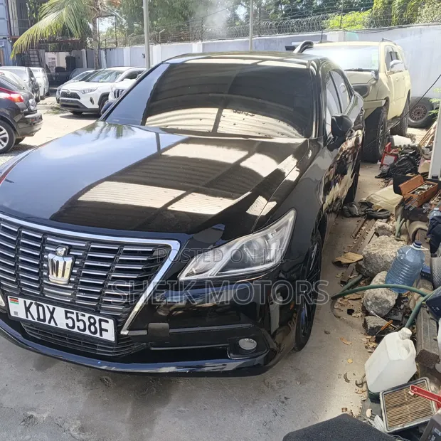 Toyota Crown 2014 Nyeusi - 1