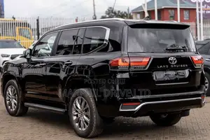 2023 Toyota Land Cruiser LC300 - Black