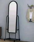 Kioo cha Kuvaa cha White Chenye Magurudumu na Rafu ya Viatu - 2