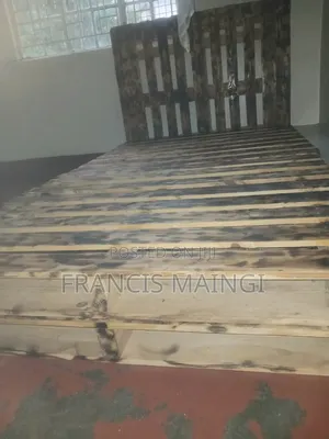 Kitanda cha Pallet - Kimeuzwa