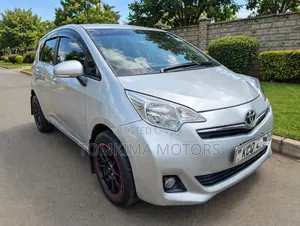 Toyota Ractis 2011 Nyeupe