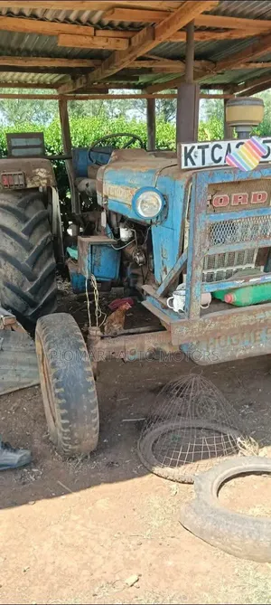 Tractor Ford 5000 2WD na Uzito