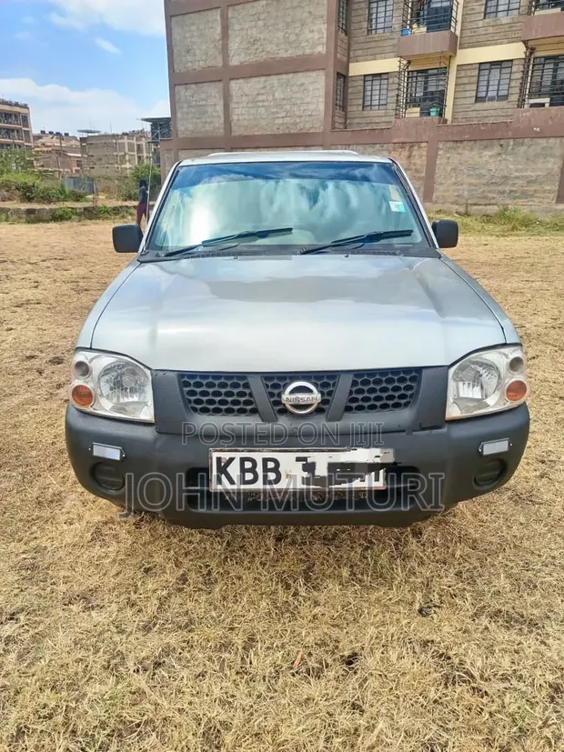 Nissan Hardbody 2009 Silver - 1