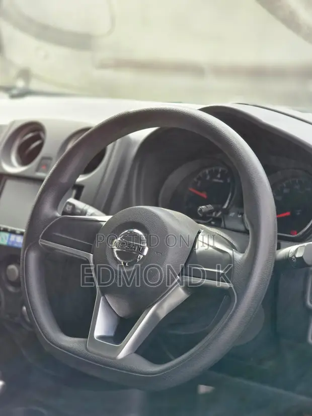 Nissan Note 2018 Silver - 1