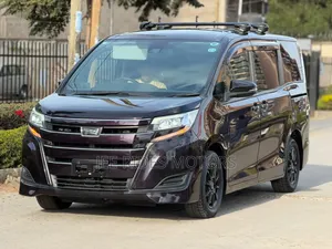 Toyota Noah 2019 Nyeusi Nyeusi