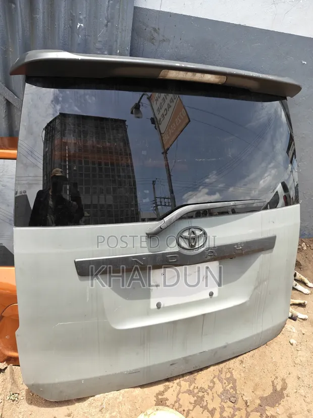 Tailgate Boot ya Toyota Noah/Voxy ZR70 - 1
