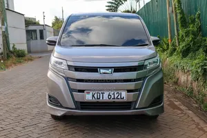 Toyota Noah 2018 Kijivu