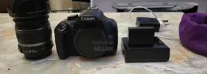 Canon EOS 1200D Kamera ya DSLR