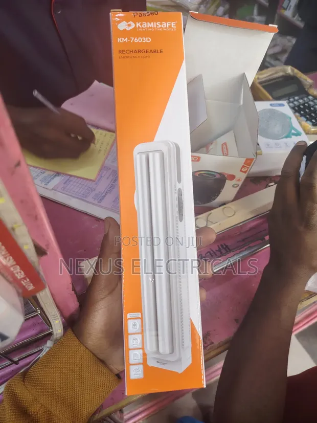 Kamisafe KM-7603D Emergency Light ya LED Inayochajiwa - 1