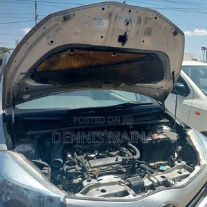 Toyota Vitz 1.3 FWD 5dr 2012 Silver
