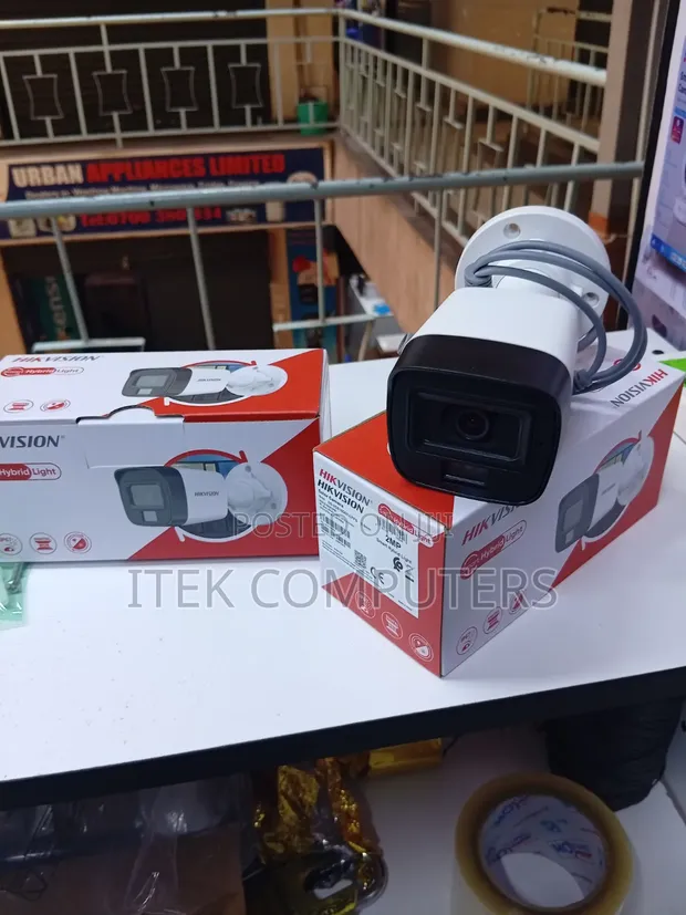 Kamera ya Nje ya Hikvision 2MP ColorVu na Mwanga wa Smart Hybrid - 1